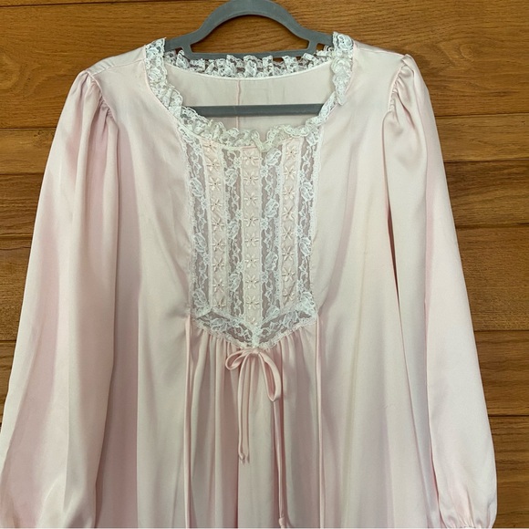 Vintage 80s pink lace trim ruffle long sleeve nightgown - Picture 2 of 7